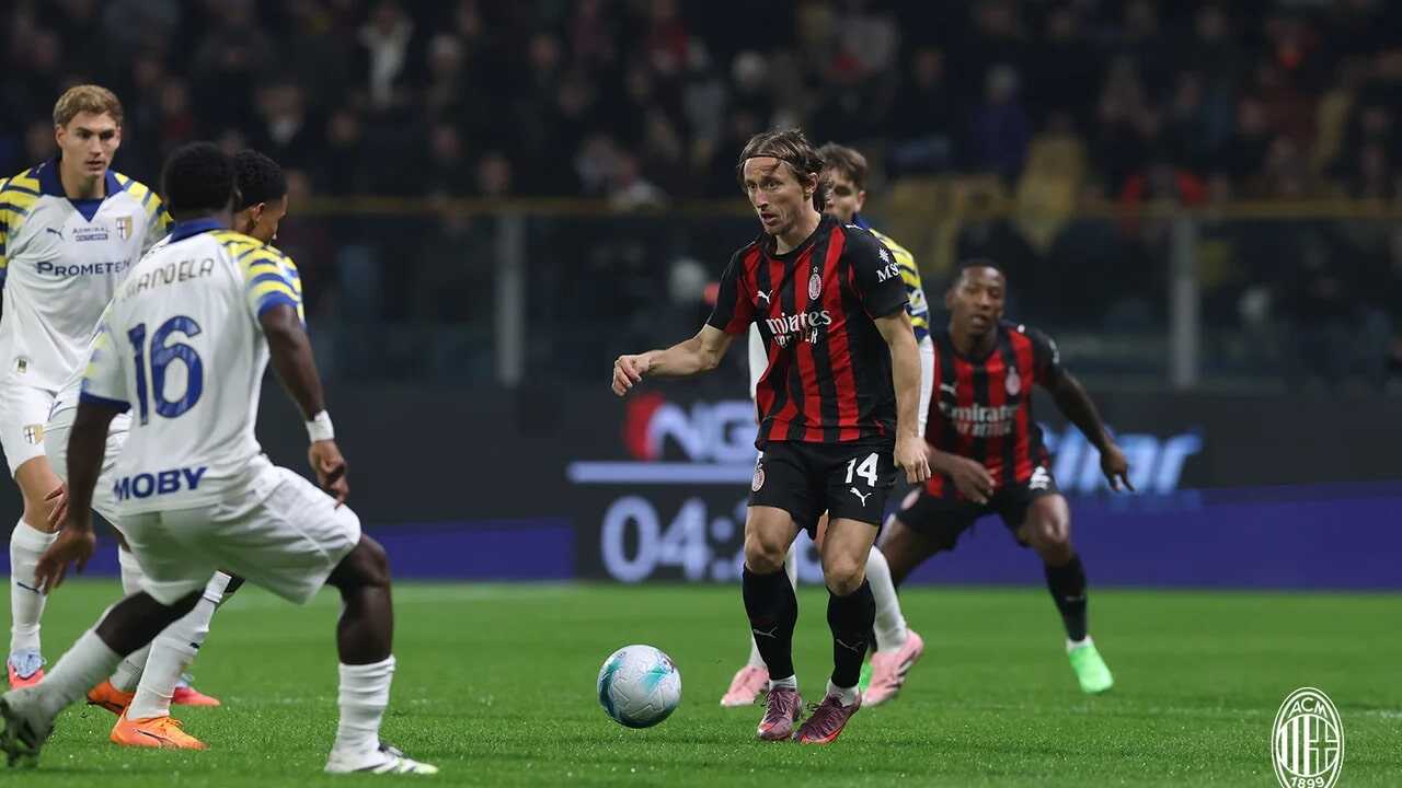 Милан упустил победу в гостевом матче против Пармы в 11-м туре Серии А