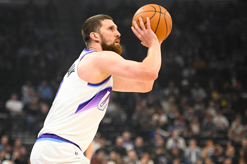 Михайлюк набрал 10 очков и помог Юте вырвать победу над Чикаго в двойном овертайме