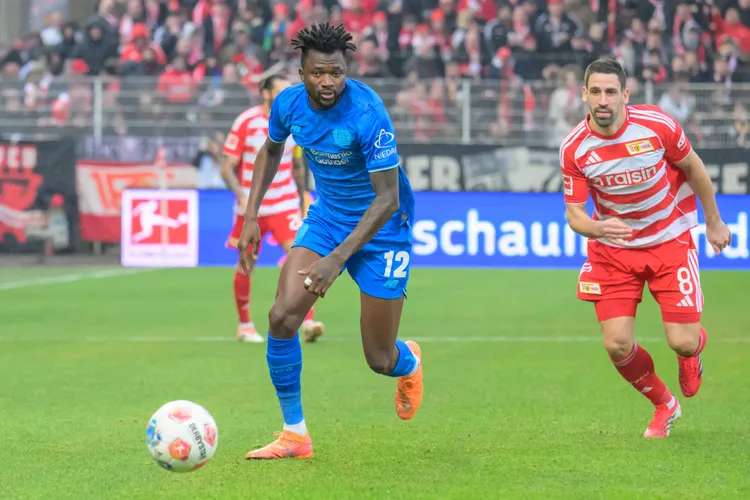 ПСЖ нацелился на Тапсоба: в Париже недовольны игрой Забарного