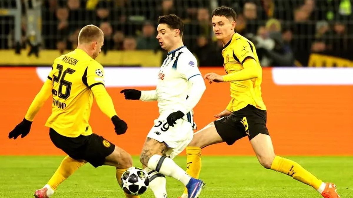 Дортмундская Боруссия уверенно обыграла Аталанту в первом матче плей-офф ЛЧ