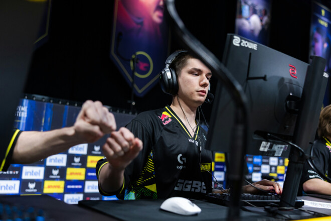 NAVI проиграли Spirit и оказались в нижней сетке IEM Krakow 2026 SEO-заголовок: