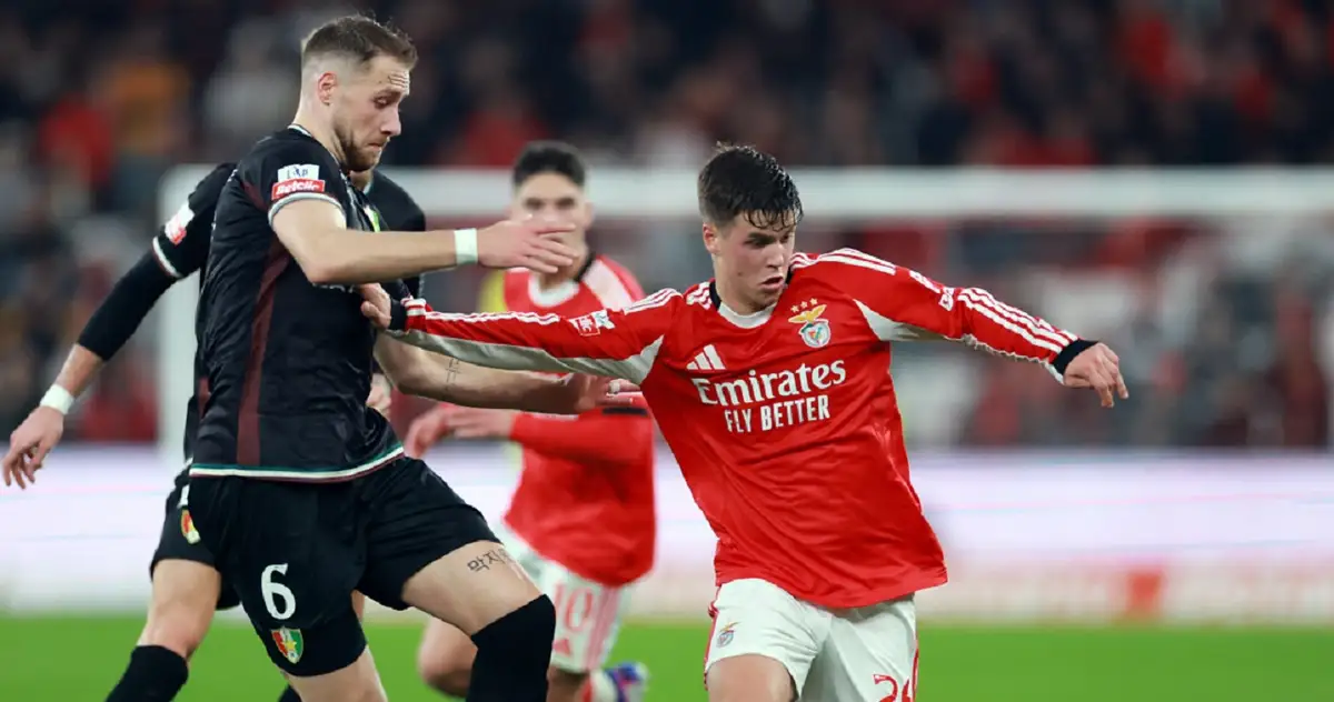 Бенфика устроила разгром Эштрели: Павлидис оформил дубль, Трубин — «сухой» матч