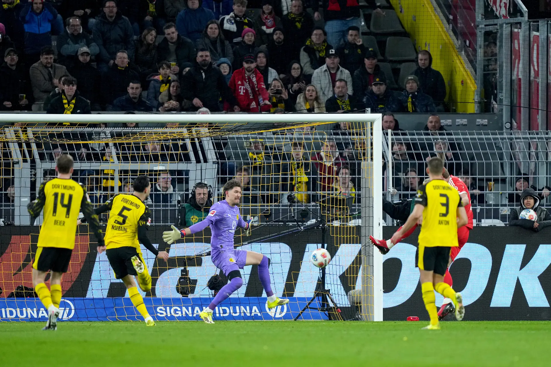 Бавария обыграла Боруссию Д в центральном матче 24-го тура Бундеслиги