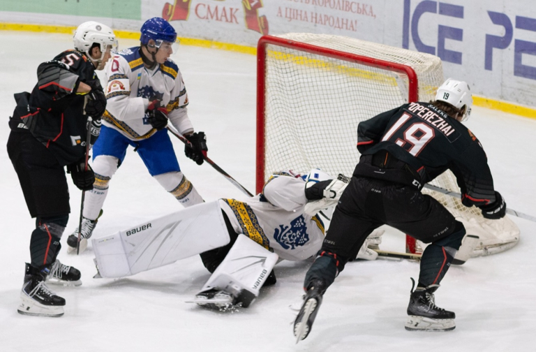 Кременчук розгромив Одещину у стартовому матчі чемпіонату України з хокею
