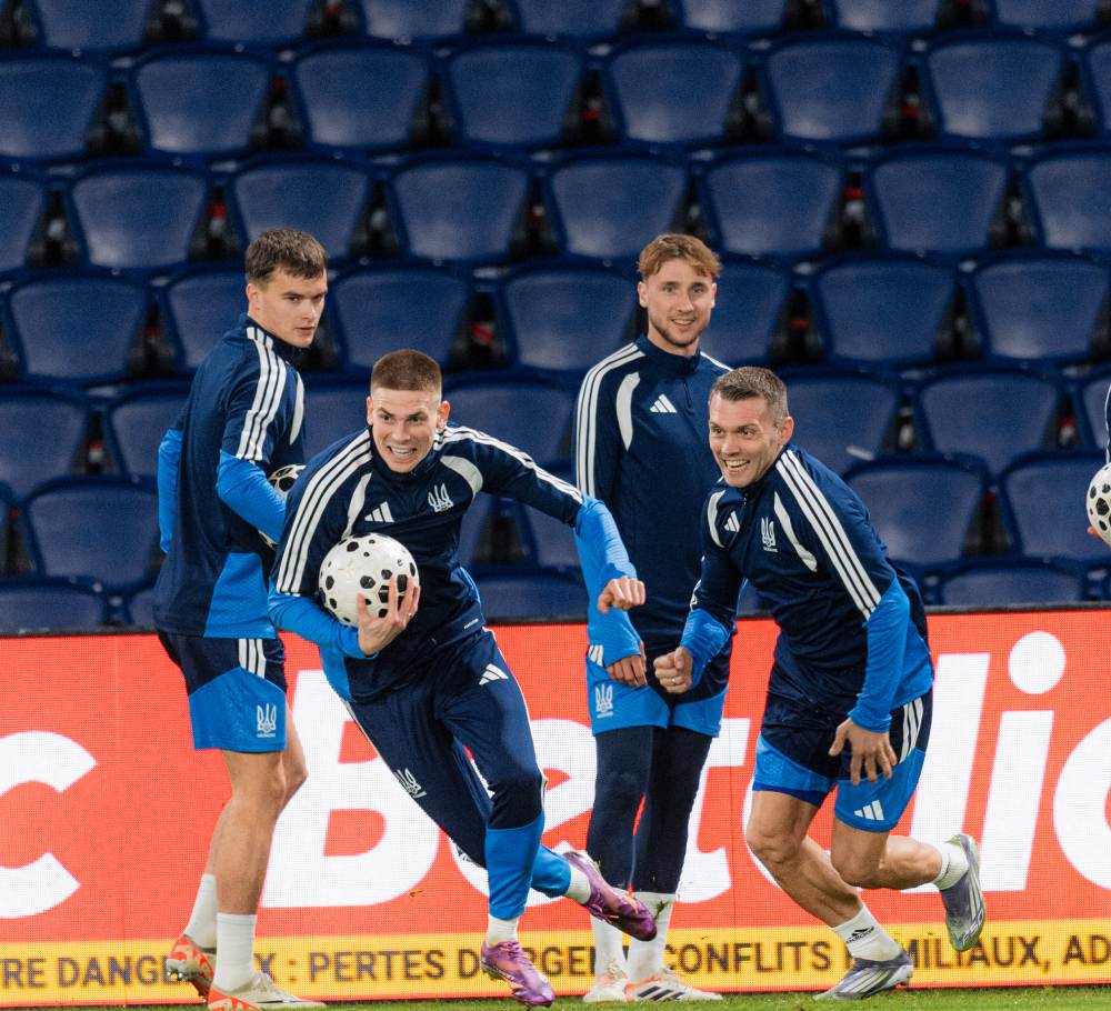 Сборная Украины провела предматчевую тренировку на стадионе Парк де Пренс перед игрой с Францией