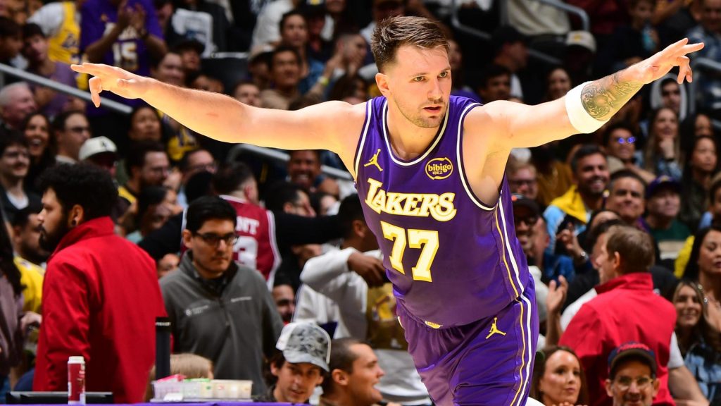 Лейкерс обыграли Клипперс, а МакКоллум принес Вашингтону победу после 14 поражений подряд