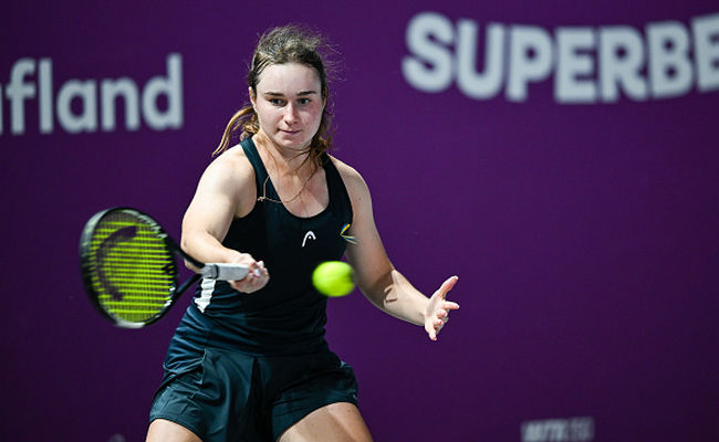 Снигур разгромила вторую сеяную в Оэйраше и вышла в полуфинал