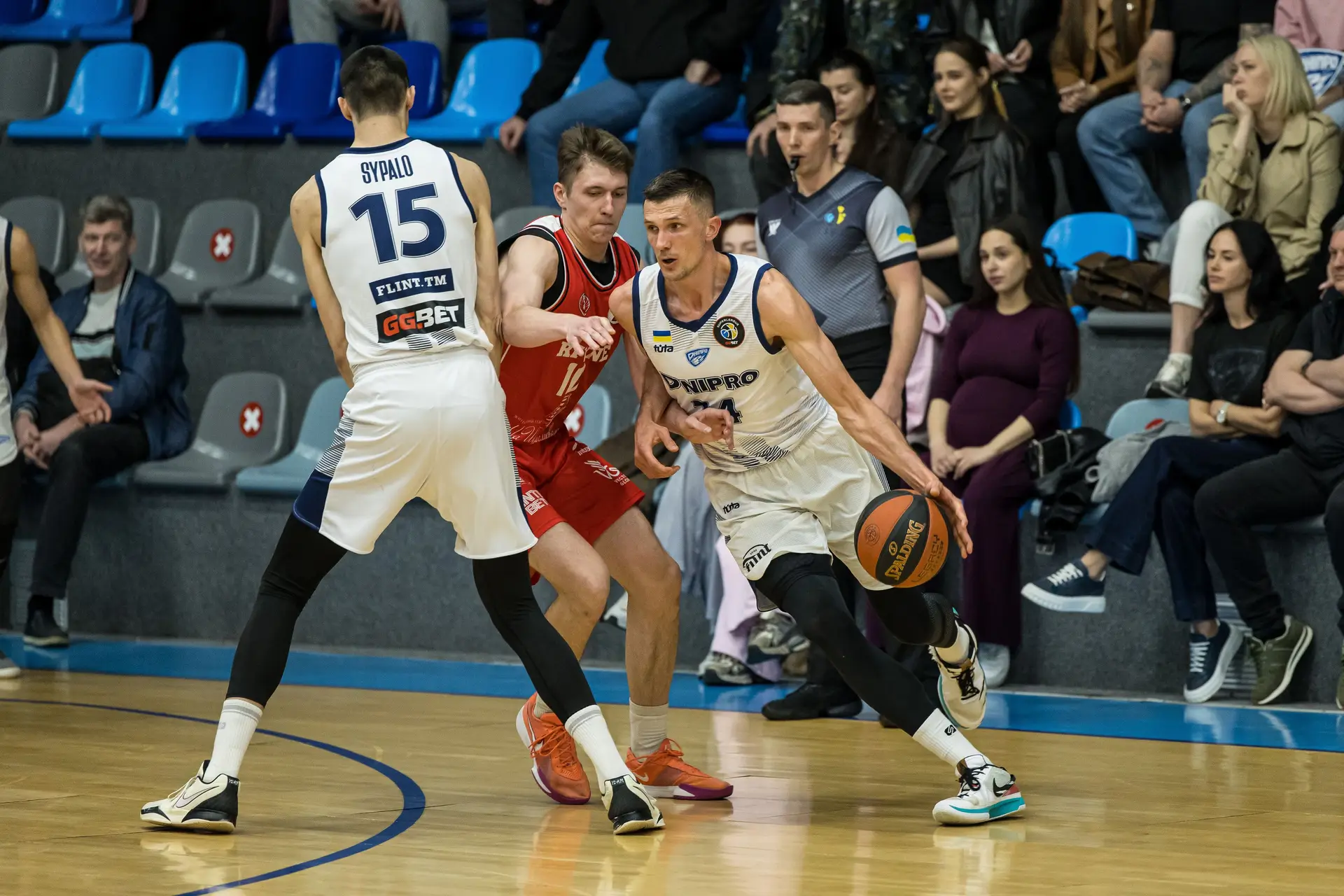 Дніпро впевнено обіграв Рівне у старті півфінальної серії Суперліги