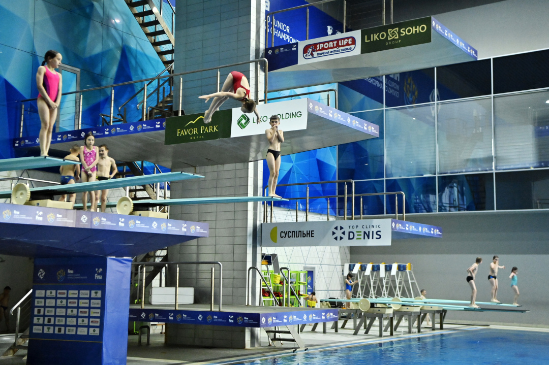 Українські федерації виступили проти рішення World Aquatics щодо росіян і білорусів