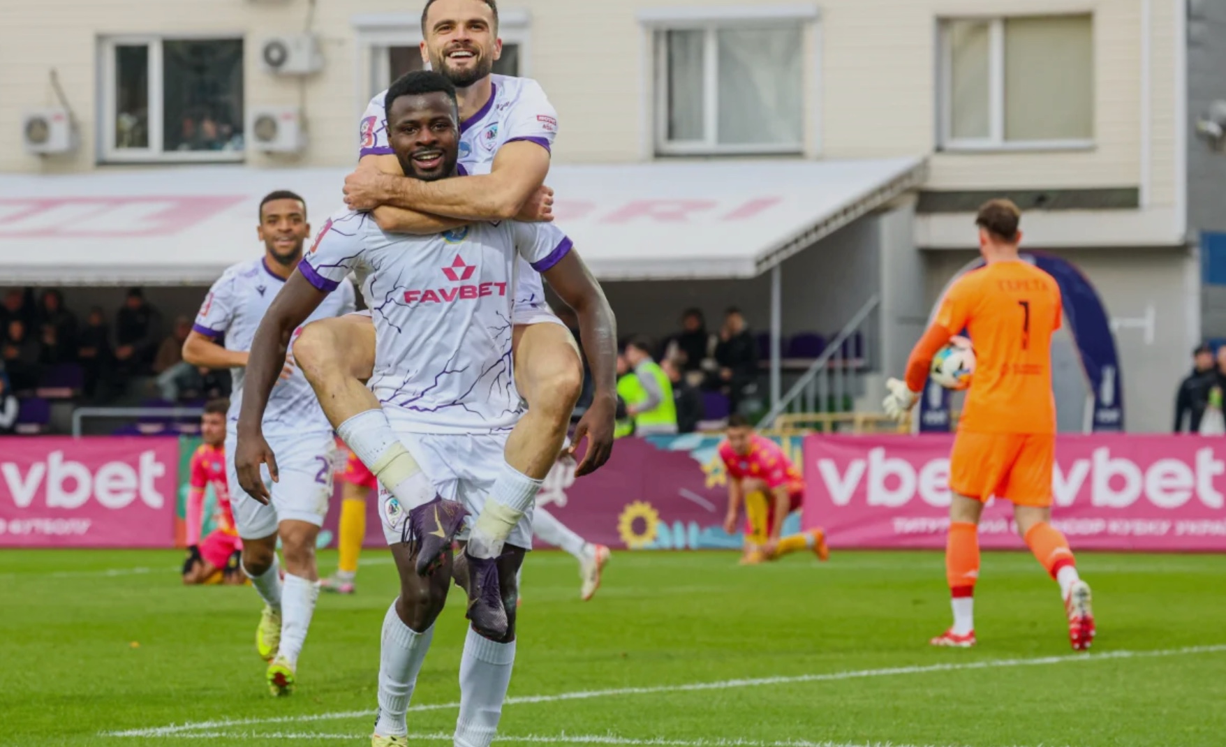 ЛНЗ обыграл Рух и впервые вышел в четвертьфинал Кубка Украины