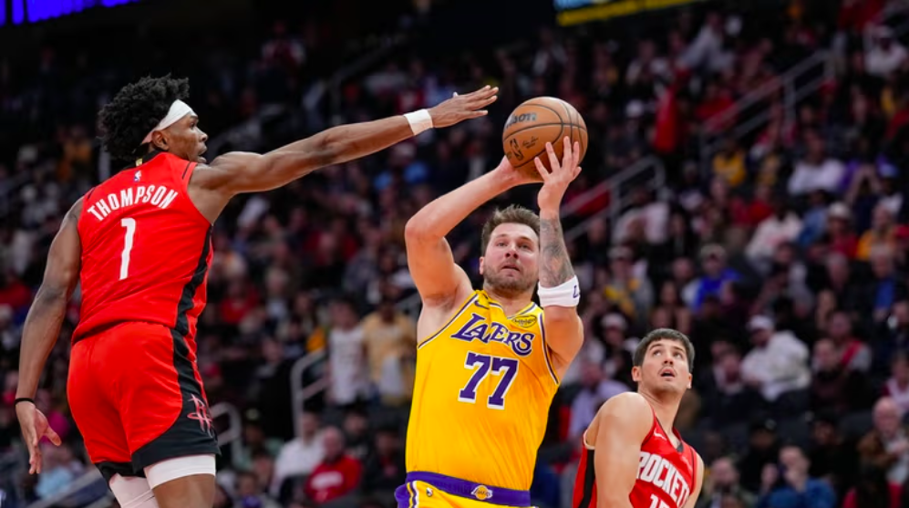 Лейкерс отыгрались против Хьюстона, Сперс одержали юбилейную победу