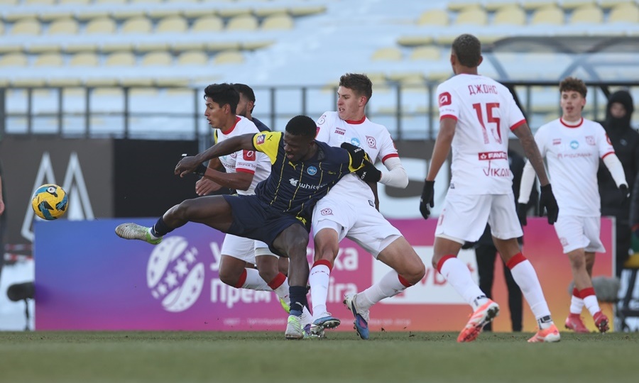 Металіст 1925 перервав серію поразок від Кривбасу, але переможця команди не визначили