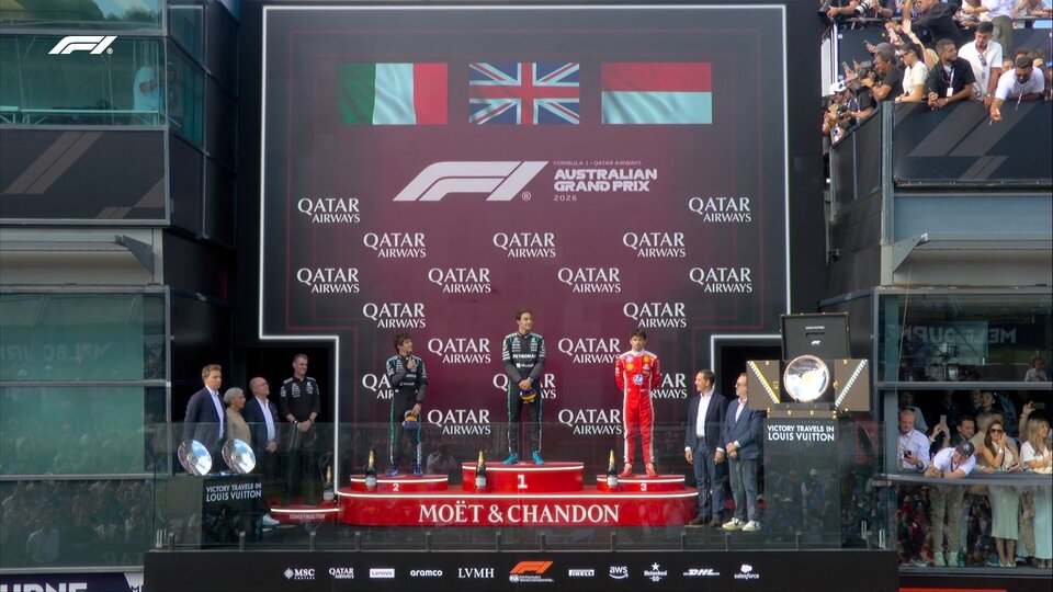 Рассел выиграл насыщенный Гран-при Австралии, Mercedes оформила победный дубль