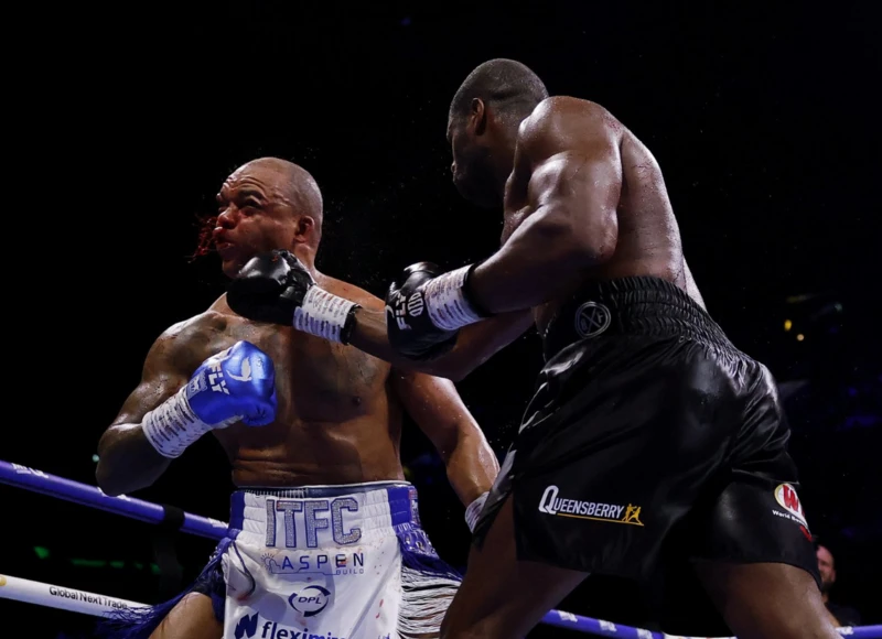 Дюбуа нокаутував Вордлі та став чемпіоном світу WBO на рекордному шоу в Британії