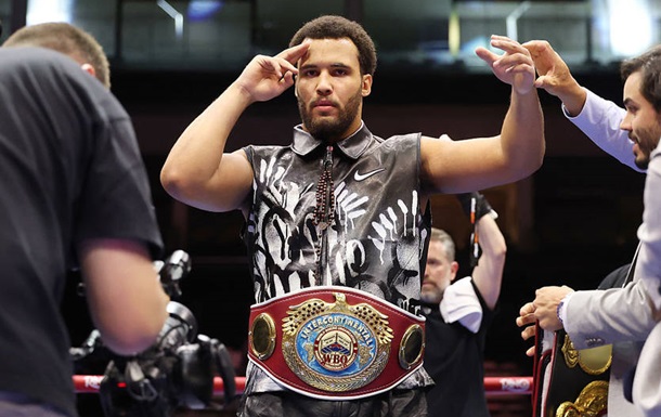 Мозес Ітаума продовжить співпрацю з Беном Девісоном після першої поразки в кар’єрі