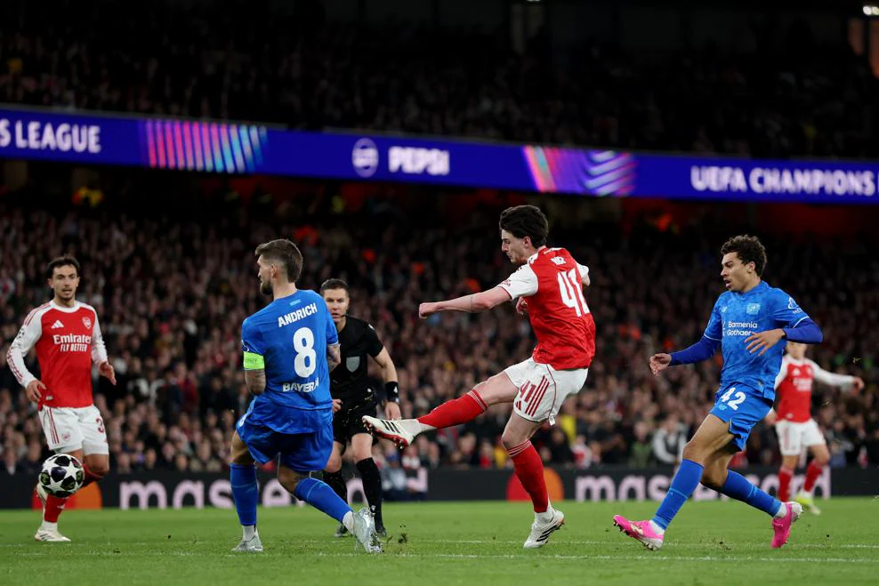 Арсенал уверенно обыграл Байер и вышел в четвертьфинал Лиги чемпионов