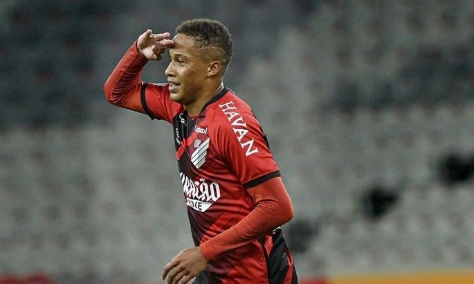 Сантос приєднався до трансферної гонки за вінгера Динамо Вітіньо