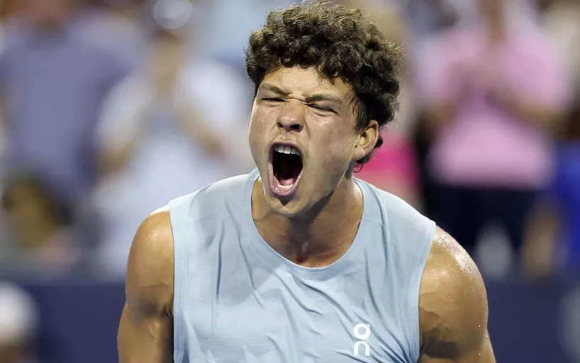 Третья ракетка Франции Юго Умбер пропустит US Open из-за травмы спины
