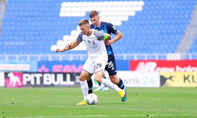 Динамо и Карпаты оштрафовали за ненадлежащее поведение болельщиков