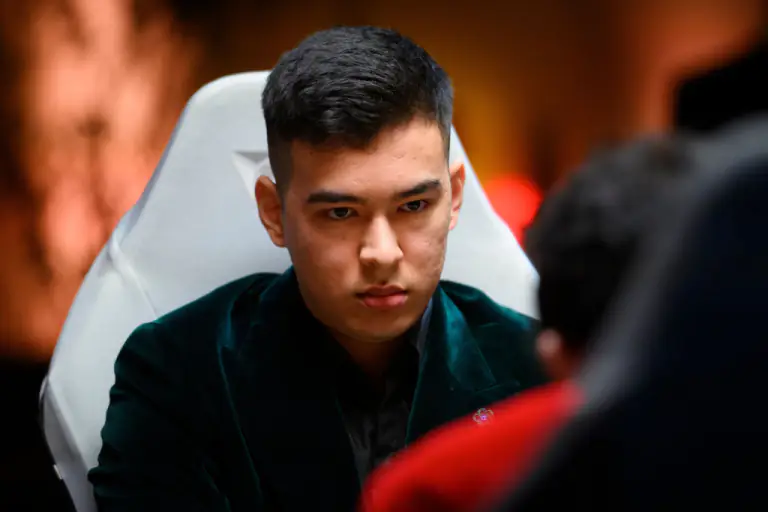 NAVI продовжили співпрацю з гросмейстером Абдусатторовим