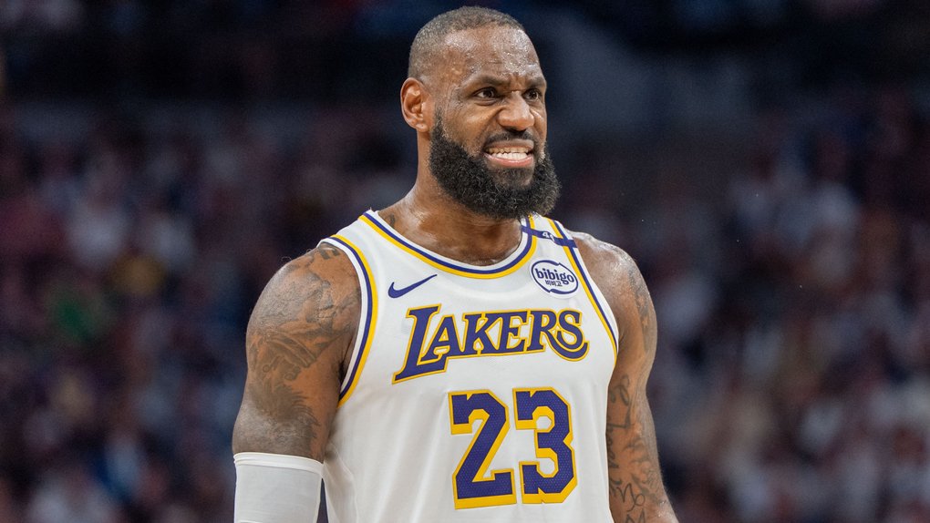 Леброн Джеймс впервые за 18 лет не набрал 10 очков в матче НБА