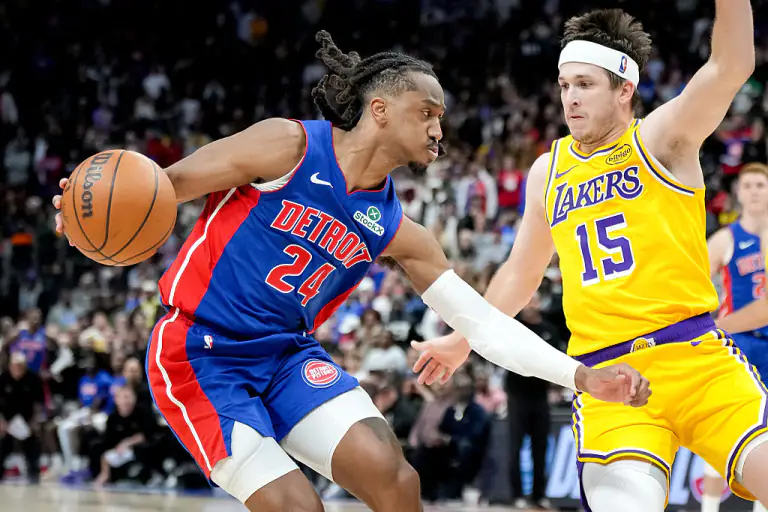 Лейкерс прервали серию побед, Голден Стейт выиграл в овертайме: результаты НБА