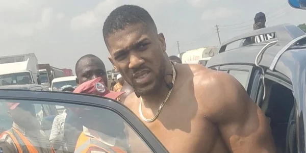 Ентоні Джошуа виписали з лікарні після смертельної аварії в Нігерії