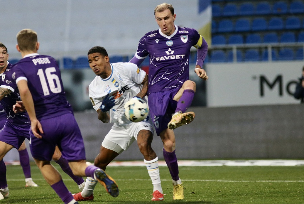 Динамо потерпело второе подряд поражение и опустилось на четвертое место