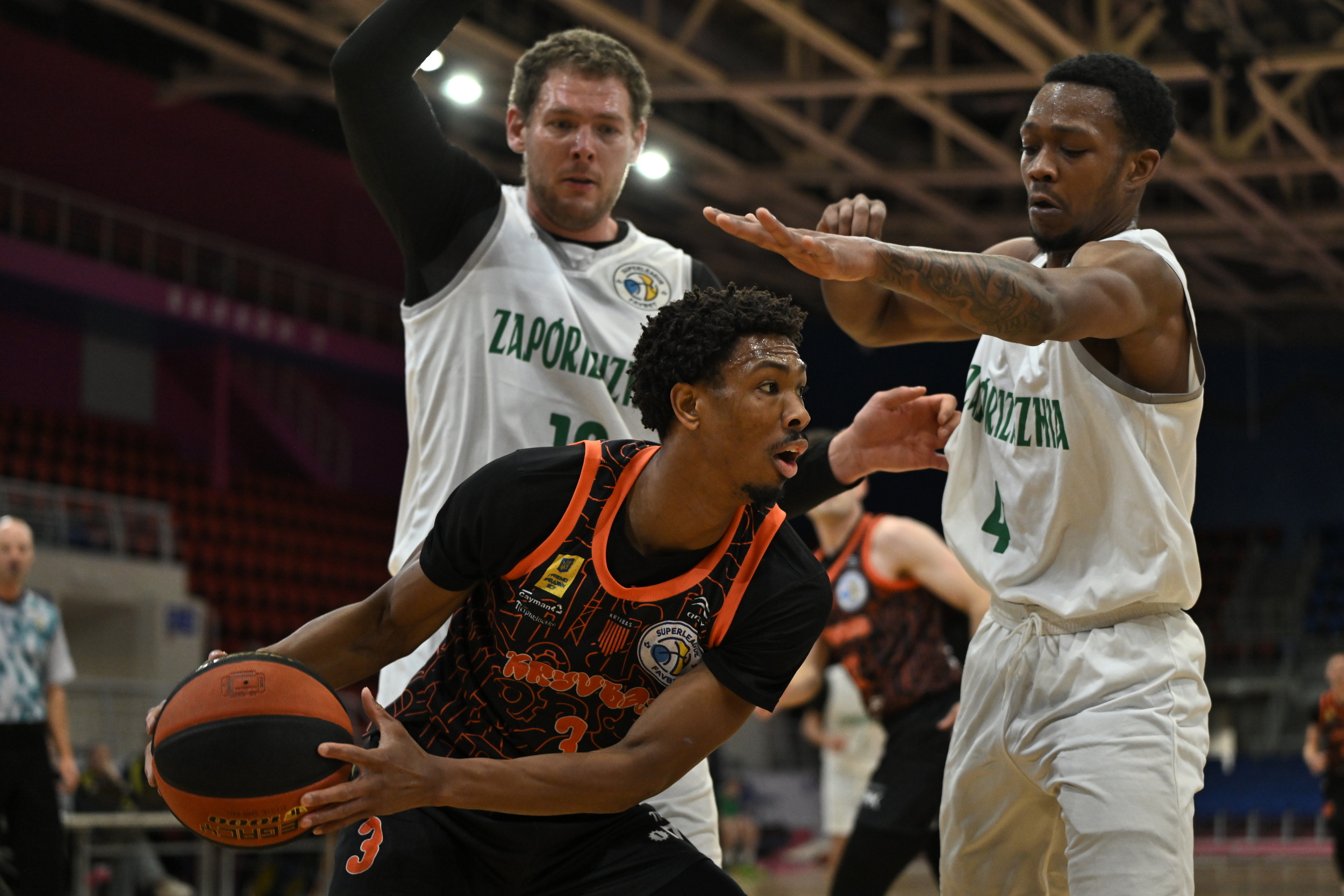 Кривбасс будет проводить домашние туры Суперлиги в Николаеве