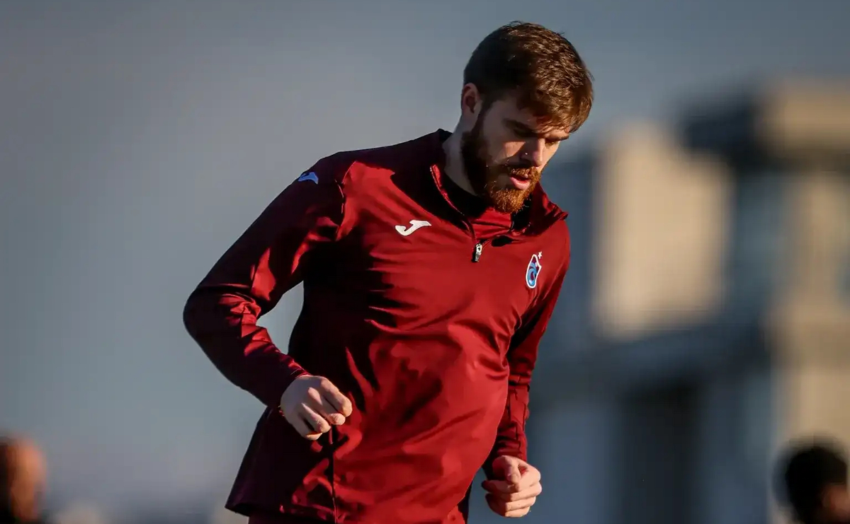 В Трабзонспоре рассказали о травме Батагова: защитник может пропустить матчи сборной