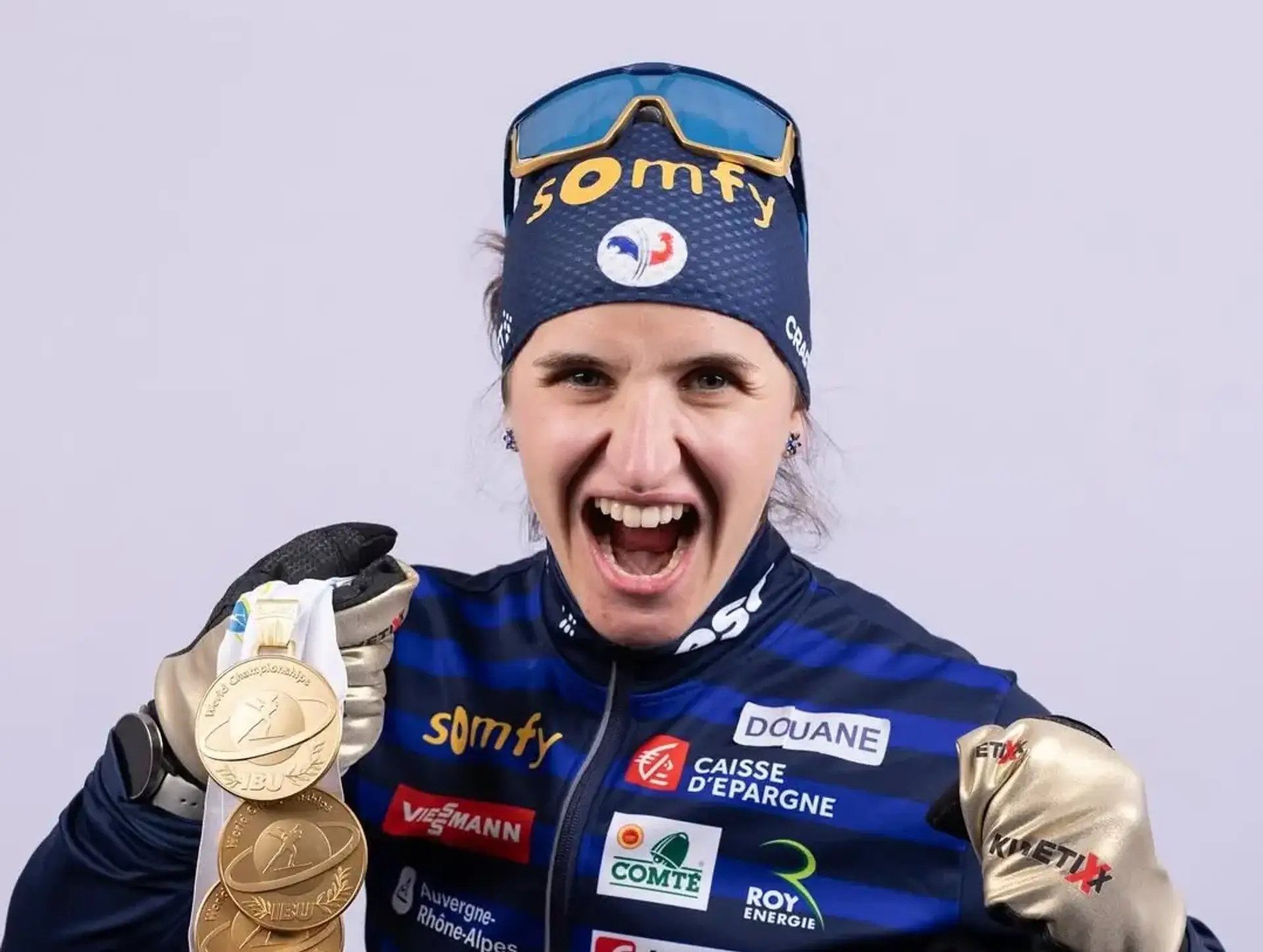 Французьку біатлоністку Жюлію Сімон підозрюють у нових крадіжках у партнерок по збірній