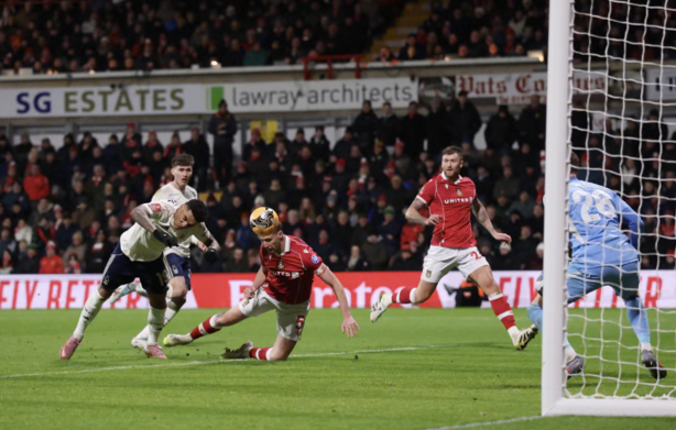 Ноттингем вылетел из Кубка Англии, уступив Рексему в серии пенальти