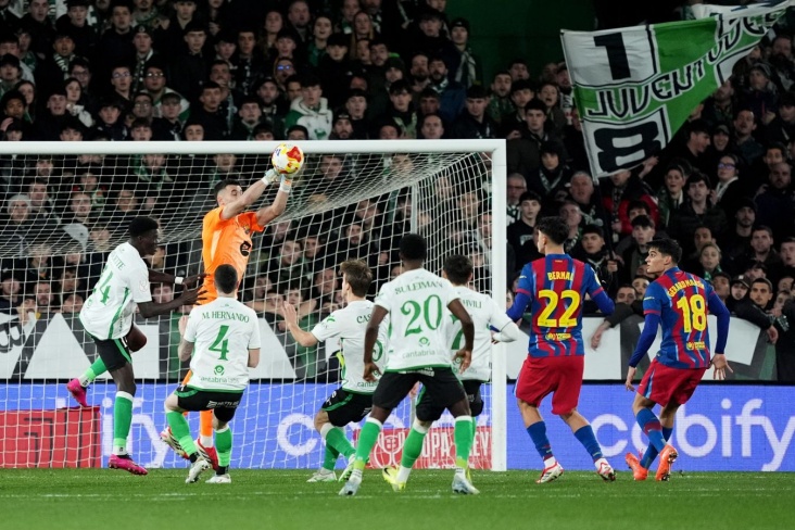 Барселона без проблем пройшла Расінг і вийшла до чвертьфіналу Кубка Іспанії