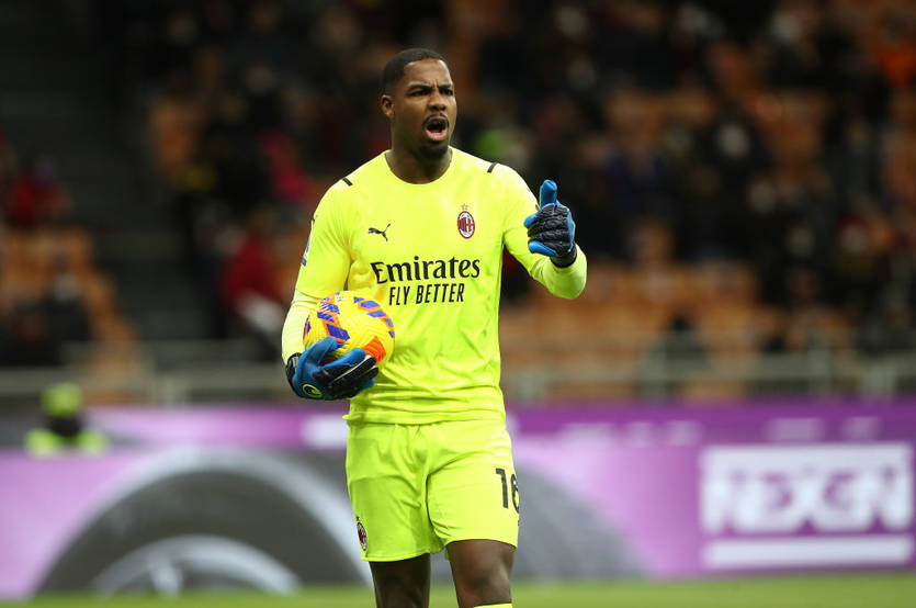 Милан продлил контракт с капитаном команды Майком Меньяном