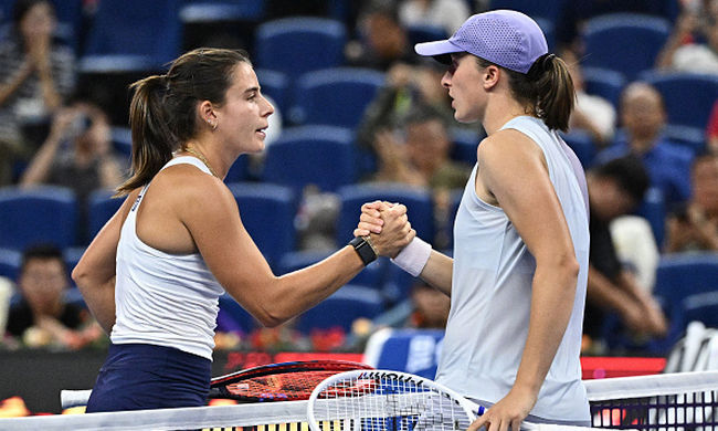 Емма Наварро сенсаційно вибила Ігу Швьонтек з турніру в Пекіні