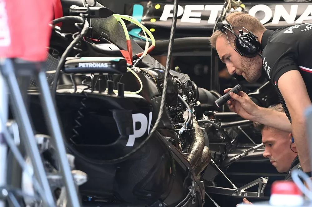 ФИА разрешила новые технические решения Red Bull и Mercedes по отношению к двигателям на сезон-2026