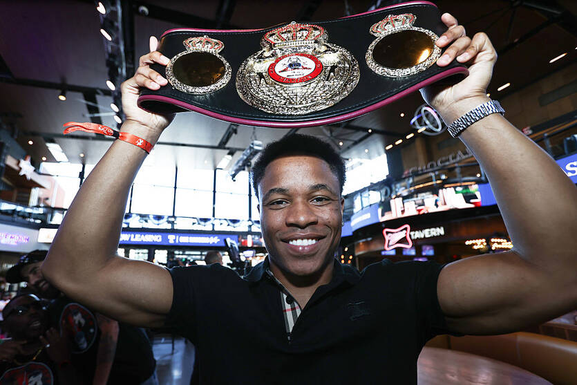 Скофілд і Бахді розіграють титул WBA після втрати пояса Девісом