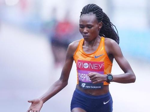 Світову рекордсменку з марафону Рут Чепнгетіч дискваліфікували на три роки