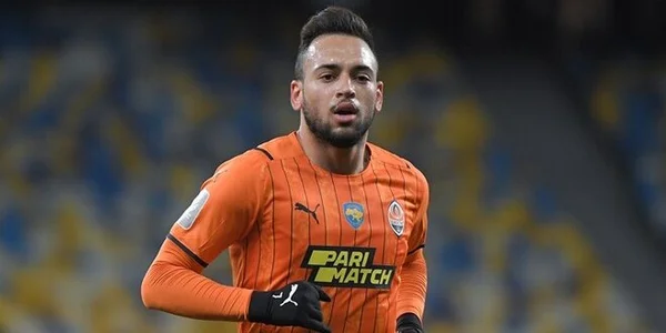 Шахтар дозволив Майкону повернутися в Корінтіанс, але наполягає на погашенні боргу