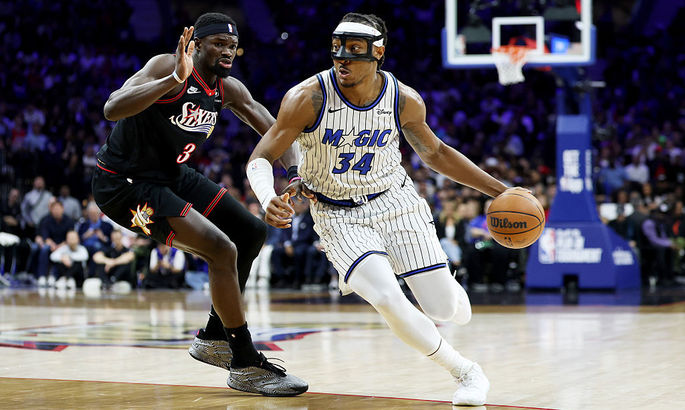 Филадельфия вышла в плейоф, Голден Стейт продолжает борьбу