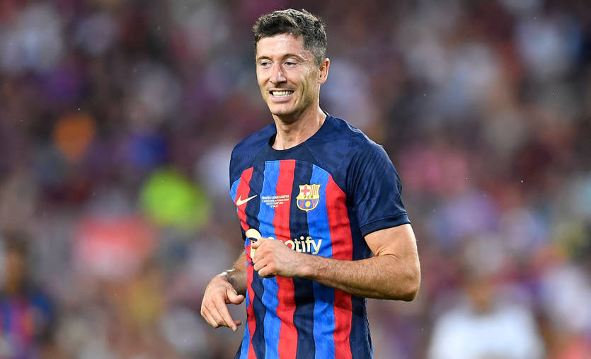 Левандовски может завершить карьеру после ухода из Барселоны — СМИ