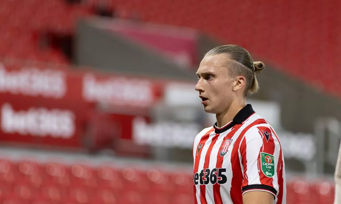 Максим Таловеров дебютировал в сезоне Чемпионшипа и помог Сток Сити одержать победу