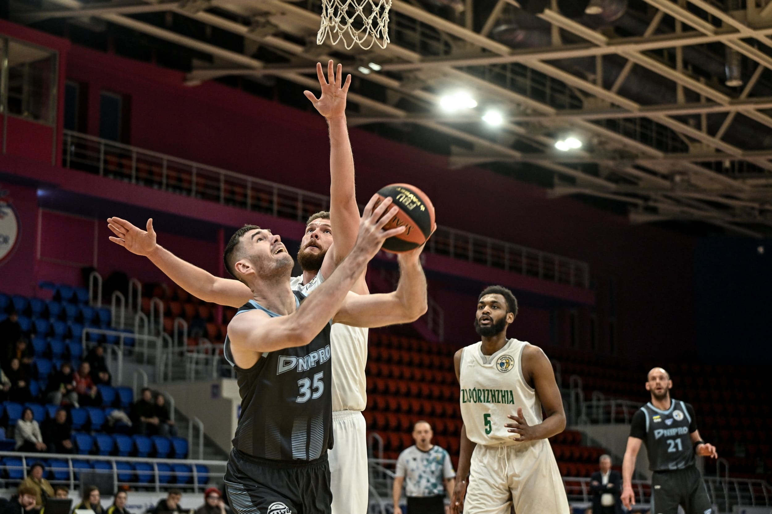 Дніпро вирвав перемогу над Запоріжжям у напруженому матчі Суперліги