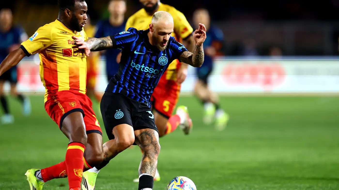 Интер обыграл Лечче и одержал девятую подряд победу в Серии А