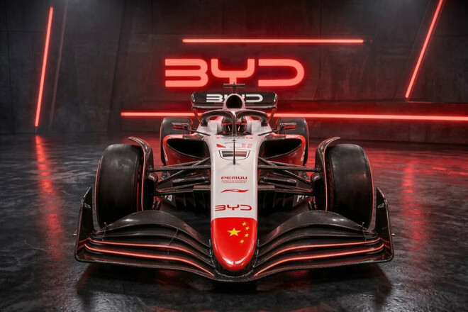 BYD може увійти у Формулу-1: китайський гігант придивляється до купівлі команди