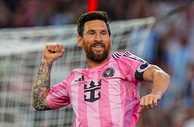 Лапорт прокомментировал слухи о возвращении Месси в Барселону: «Не время думать о нереалистических сценариях»