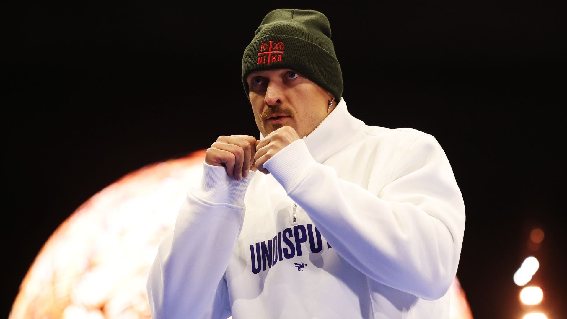 Воррен вимагає бою Усика з Кабаєлом і погрожує судом WBC