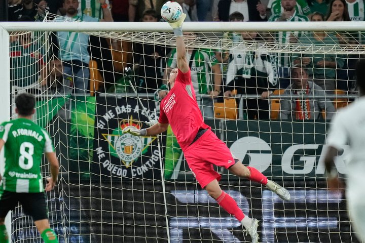 Лунин пропустил в компенсированное время, а Реал упустил победу над Бетисом