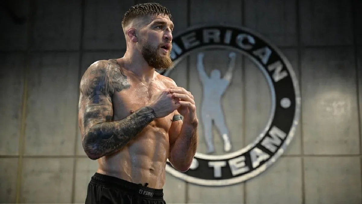 Ярослав Амосов поделился ожиданиями от боя с Хоэлем Альваресом на UFC 328