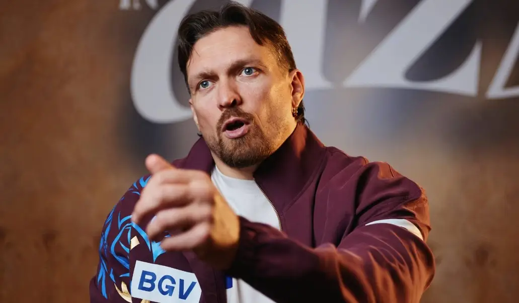 Александр Усик назвал два варианта продолжения карьеры в профессиональном боксе